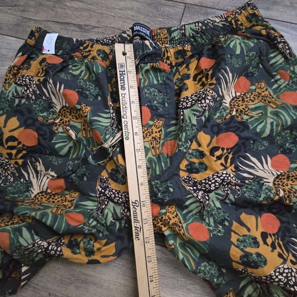 MASSIVE brand shorts size xlarge green, orange - Picture 5 of 10